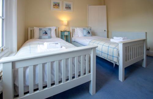 Aldeburgh House | 14 Market Cross Place - Beachfront location with lovely sea views - Aldeburgh Coastal Cottages