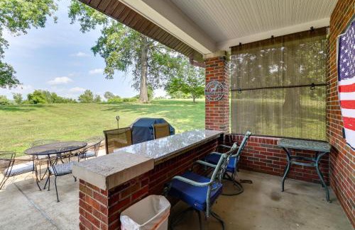 Columbia House | 14 Mi to St Louis Dog-Friendly Columbia Home