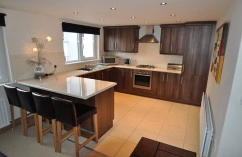 Portrush Apartment | 14 Peninsula Apartment, modern & central.