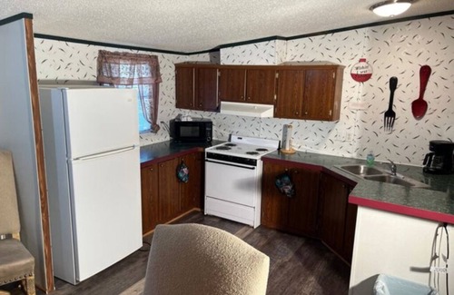 Mountain Home Apartment | 14) Three Bedroom Deluxe NO PETS ALLOWED