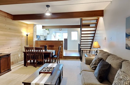 McHenry House | 14 Winding Way | Ski In/Out, Near Golf Resort!