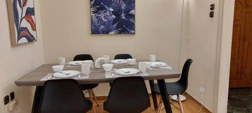 Kypseli Apartment | 140 m² Apartment ∙ 5 bedrooms ∙ 11 guests
