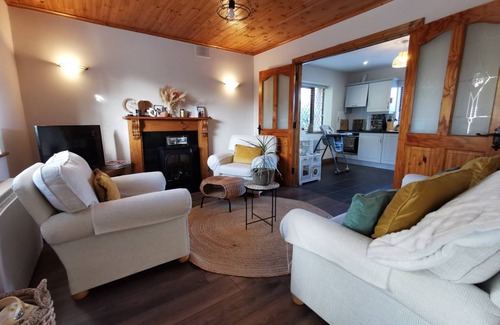 Knockaderry Cross Roads Cottage | 140 m² Cabin ∙ 3 bedrooms ∙ 5 guests