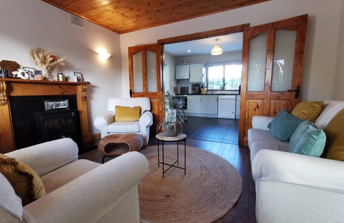 Knockaderry Cross Roads Cottage | 140 m² Cabin ∙ 3 bedrooms ∙ 5 guests