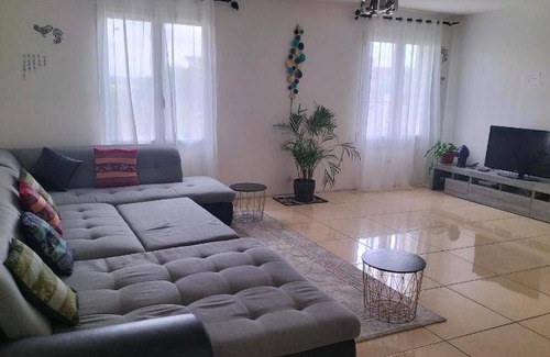 Saint-Cyr-l'Ecole House | 140 m² House ∙ 3 bedrooms ∙ 7 guests