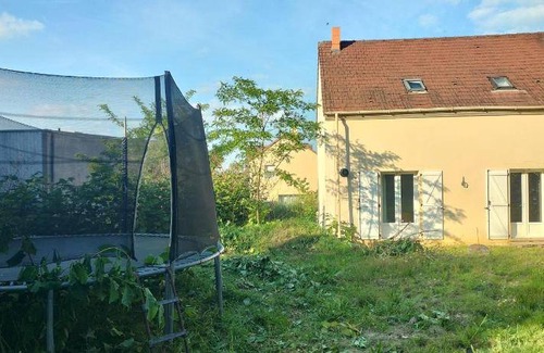 Saint-Cyr-l'Ecole House | 140 m² House ∙ 3 bedrooms ∙ 7 guests