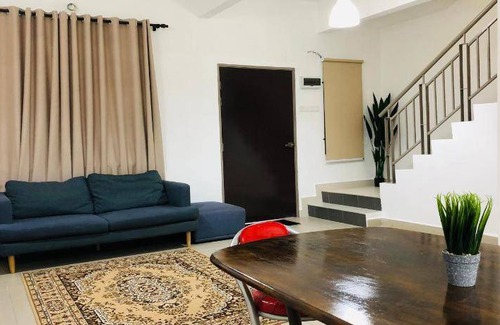 Batu Pahat House | 140 m² House ∙ 4 bedrooms ∙ 11 guests