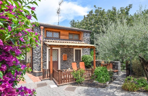 Santa Venerina House | 140 m² House ∙ 3 bedrooms ∙ 6 guests