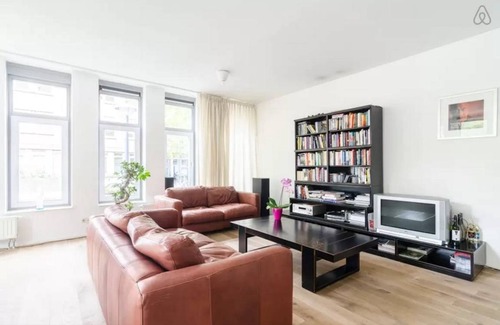 Stadionbuurt Resort | 140 m² Private room ∙ 1 bedroom ∙ 1 guest