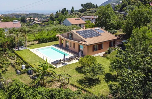 Castroreale Villa | 140 m² Villa ∙ 4 bedrooms ∙ 10 guests
