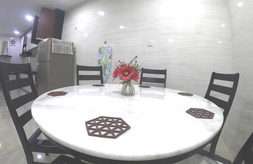 Taman Tanjung House | 1400 m² Bungalow ∙ 4 bedrooms ∙ 14 guests