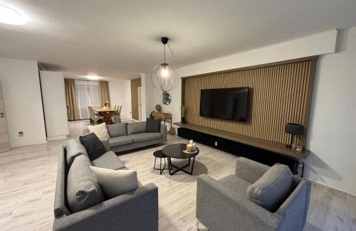 Region Hannover District Apartment | 140qm - 4 Zimmer- Parkplatz - Autobahn - blauer See - MalliBase Apartments