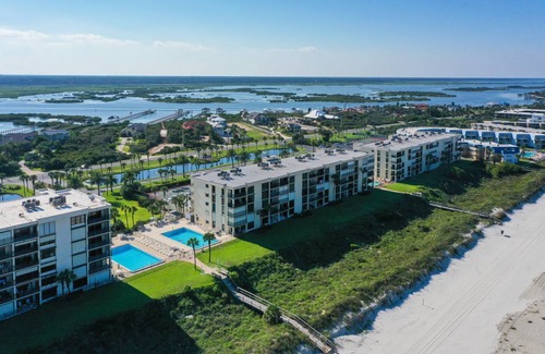 Crescent Beach Condo | 144 m² Condo ∙ 3 bedrooms ∙ 8 guests