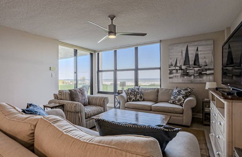 Crescent Beach Condo | 144 m² Condo ∙ 3 bedrooms ∙ 8 guests