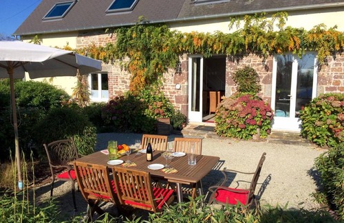 Sourdeval-les-Bois House | 145 m² House ∙ 3 bedrooms ∙ 6 guests