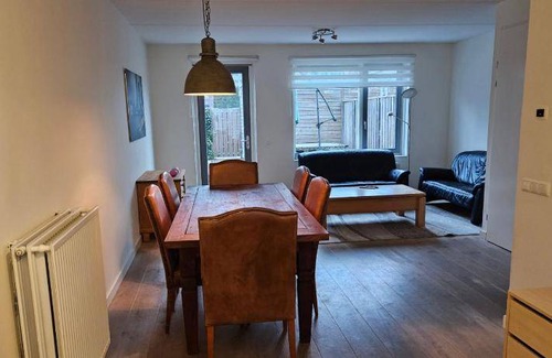 Dordrecht House | 145 m² House ∙ 5 bedrooms ∙ 10 guests