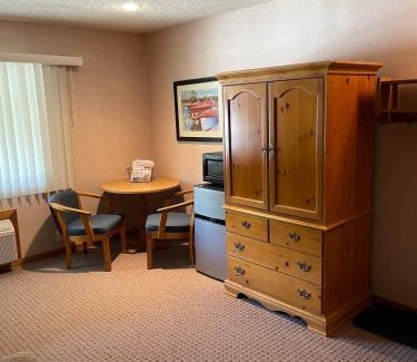 Mancelona House | #146 Golf, SkI, Pool Pass Walk to hill