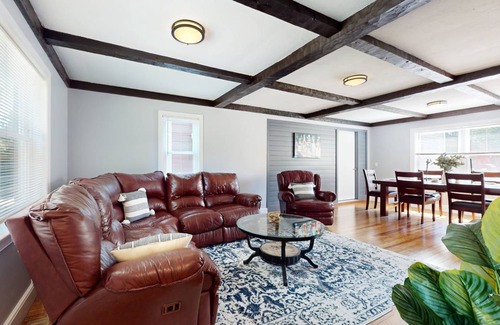Foxboro House | 149 m² House ∙ 3 bedrooms ∙ 9 guests