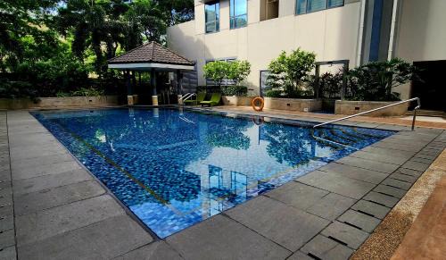 Pinagsama Apartment | 14e BGC Cozy Vibrant unit minutes Walk to Grand Canal Mall with Paid Parking on Premise Pet friendly with Pool and Gym