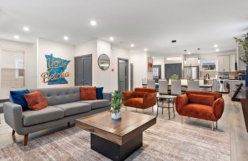 West Seventh House | 14guests, gameroom, theatre, sauna in the center of twin cities