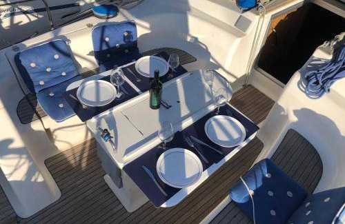 Birgu Boat Rental | 15 m² Houseboat ∙ 3 bedrooms ∙ 6 guests