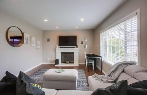 Mira Mesa House | 15 Min from Torrey Pines State Beach and Golf