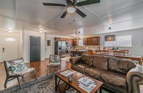 Arlington Cottage | 15-min Walk to Stadium w/Huge Yard + Firepit