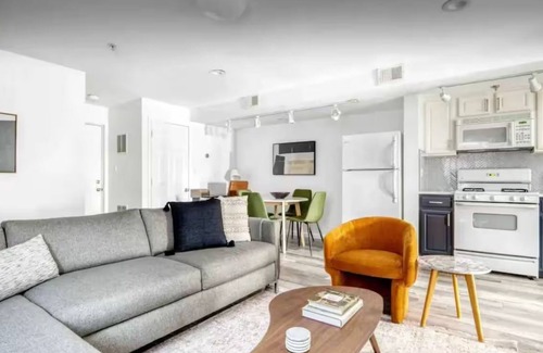 Weehawken Apartment | 15 minutes to NYC+Washer&Dryer Onsite Parking