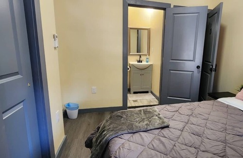 West Philadelphia House | #15 NEW Master Bedroom +Private Bath in Haddington
