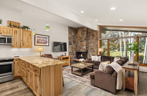 Snowmass Village Condo | 15% Off for Fall Savings! Stay 3 Nights Now thru Nov 19