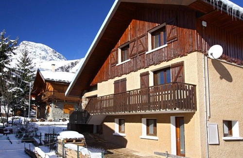 Les Deux Alpes Ski Chalet | 15-P Chalet, 7BRs, Jacuzzi, Sauna, Prime Loc, Quiet, Cleaning & Linens Incl.
