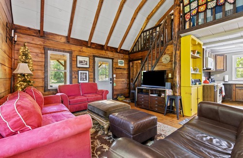 Campton Cabin | 150 Acres | Private Hiking & Biking | Secluded Cabin in Red River Gorge, Kentucky!