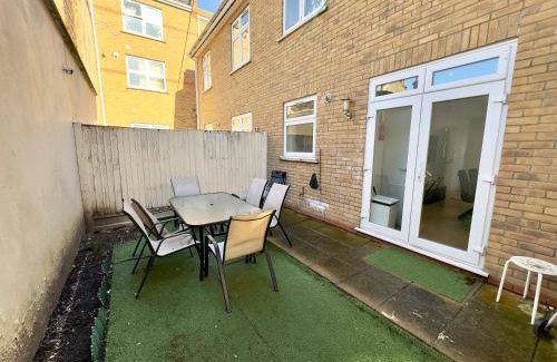 Grove Green Apartment | 150 m² Apartment ∙ 3 bedrooms ∙ 14 guests