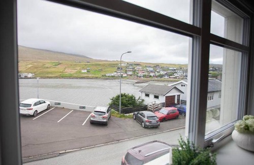 Midvagur Apartment | 150 m² Apartment ∙ 4 bedrooms ∙ 8 guests
