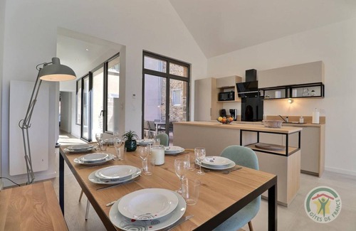 Combourg House | 150 m² Gîte ∙ 4 bedrooms ∙ 8 guests