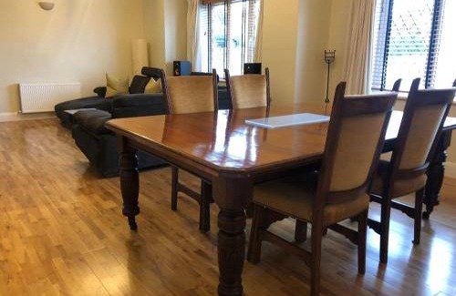 Sallybrook House | 150 m² House ∙ 3 bedrooms ∙ 6 guests