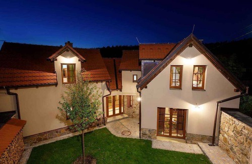 Varvazov House | 150 m² House ∙ 4 bedrooms ∙ 10 guests