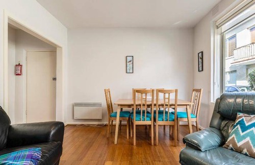 St. Kilda East Apartment | 1500 m² Apartment ∙ 2 bedrooms ∙ 4 guests