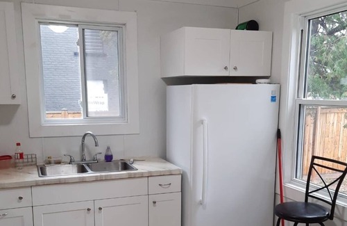 Thunder Bay House | 1500 sq ft House, 7 beds, full kitchen, free parking, Free laundry, clean,
