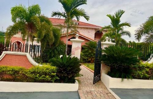 Silver Sands House | 15000 Sq Ft 7 bedroom house with Pool and Ocean View