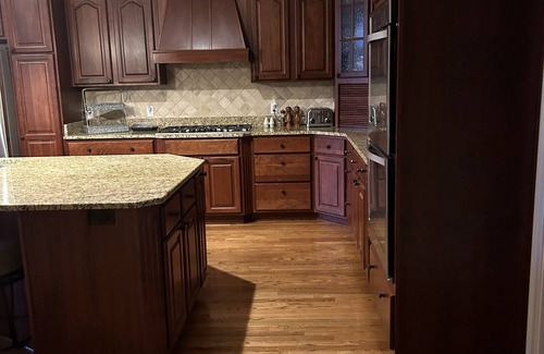 Buechel House | 150th KY.DERBY & PGA CHAMPIONSHIP DESTINATION! Private park setting w/hot tubnn
