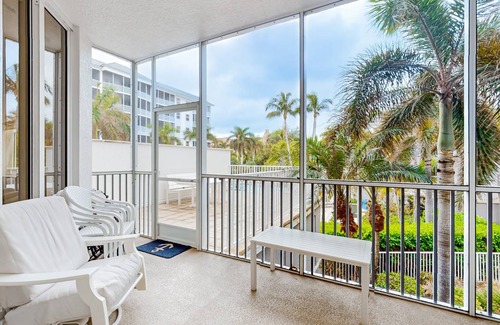 Vanderbilt Beach Condo | 151 m² Condo ∙ 3 bedrooms ∙ 6 guests