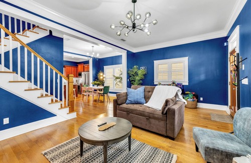 Urban Core House | 1537- Sleeps 10, 1 Mile to Vystar/Arenas, Great Entertaining, Pet Friendly