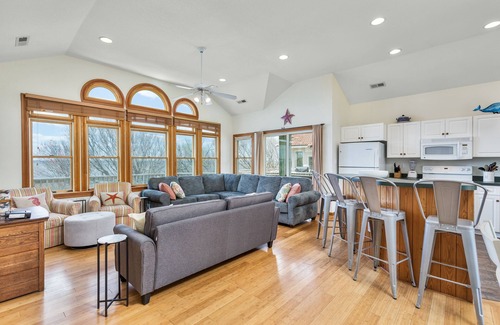 Monteray Shores House | 1559 - Sound Retreat 6-bed 4.5-bath soundfront home in Corolla NC, pet friendly, private pool