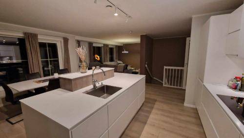 Kvaloya House | 156 m² House ∙ 4 bedrooms ∙ 8 guests