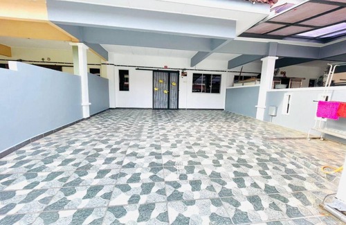 Baru Sikamat House | 1589 m² House ∙ 5 bedrooms ∙ 12 guests