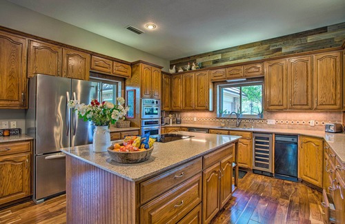Pilot Point House | 16-Acre Pilot Point Ranch: Private Pond & Hot Tub