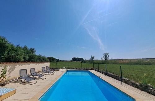 Saint-Pierre-de-Juillers House | 160 m² House ∙ 4 bedrooms ∙ 8 guests