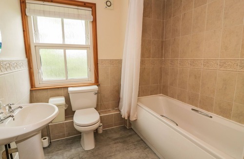 Uphall Cottage | 16 KNIGHTSRIDGE HOUSE in Livingston