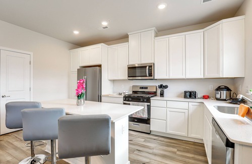Norristown House | 16 Mi to the Franklin Institute: Home w/Deck!